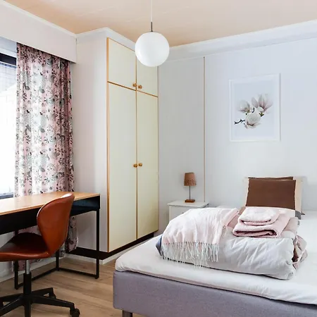 Cozy Five Bedroom House ロヴァニエミ