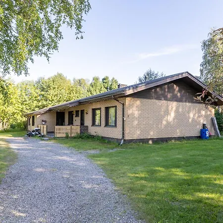 Cozy Five Bedroom House Σπίτι διακοπών