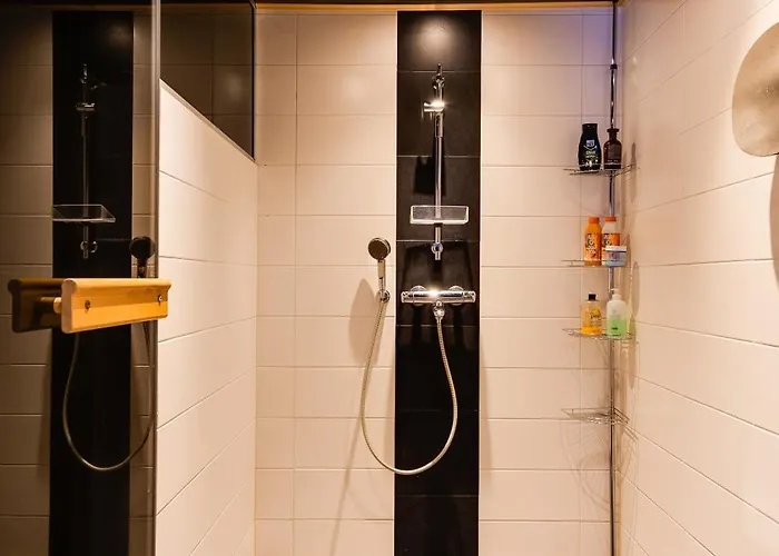 Cozy Five Bedroom House 度假居