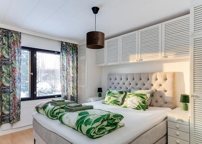 Cozy Five Bedroom House 度假居