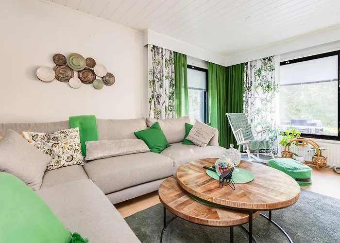 Cozy Five Bedroom House 度假居 *